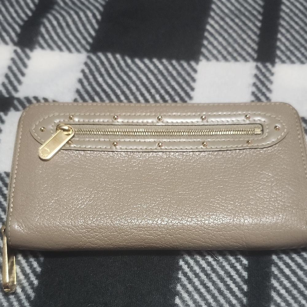 Elegant Lv Tan Leather Wallet Comps At $500 date code number is a CA 5018